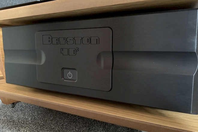 Offers Bryston 4B-Cubed Power Amplifier