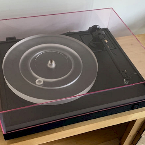  Pink Triangle PT Too Turntable