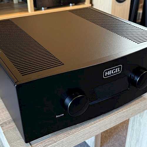  Hegel H600 Integrated Amplifier