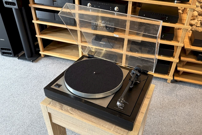 Offers Linn Sondek LP12 Turntable