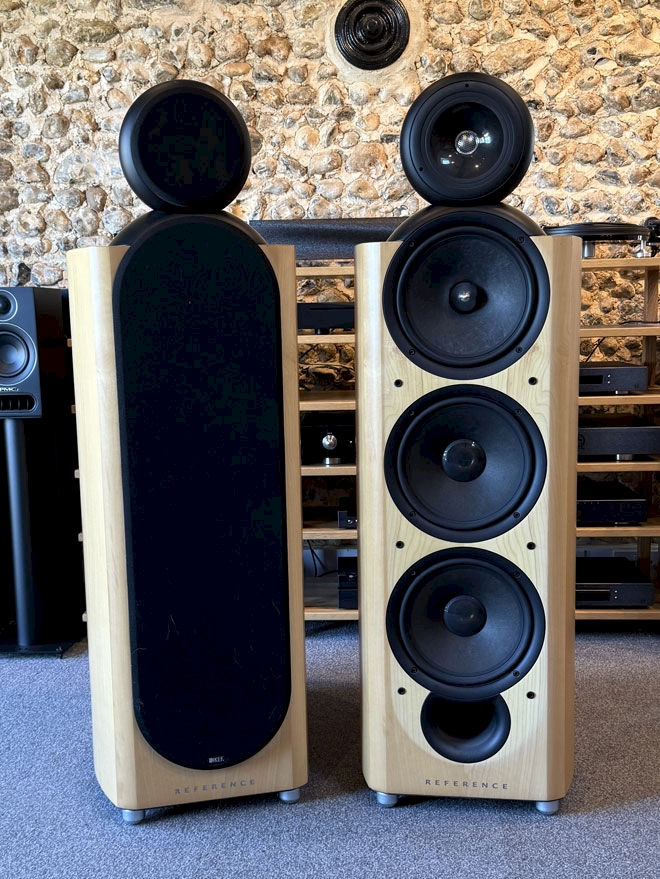 Offers KEF Reference 207-2 Loudspeakers