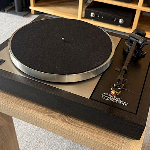  Linn Sondek LP12 Turntable c/w Lingo-1